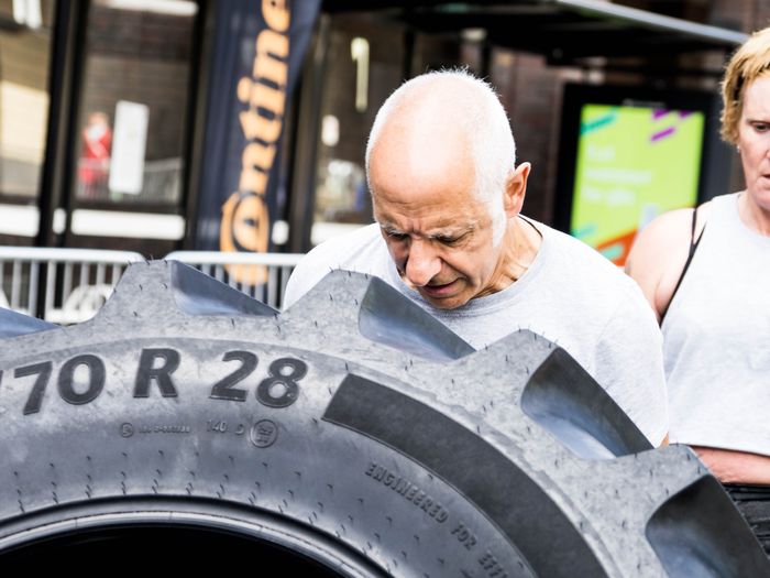 Tyre competition breaks world record